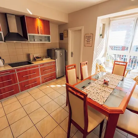 Balzak 64m2, Free Parking & Wi-fi Novi Sad